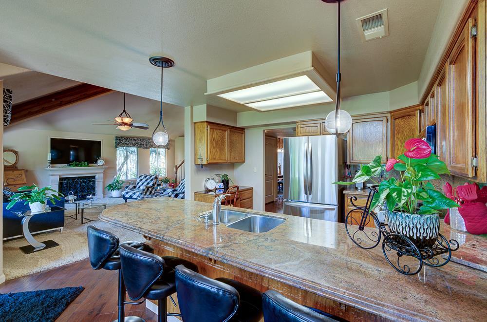 1425 E Quincy Ave, Fresno, CA 93720